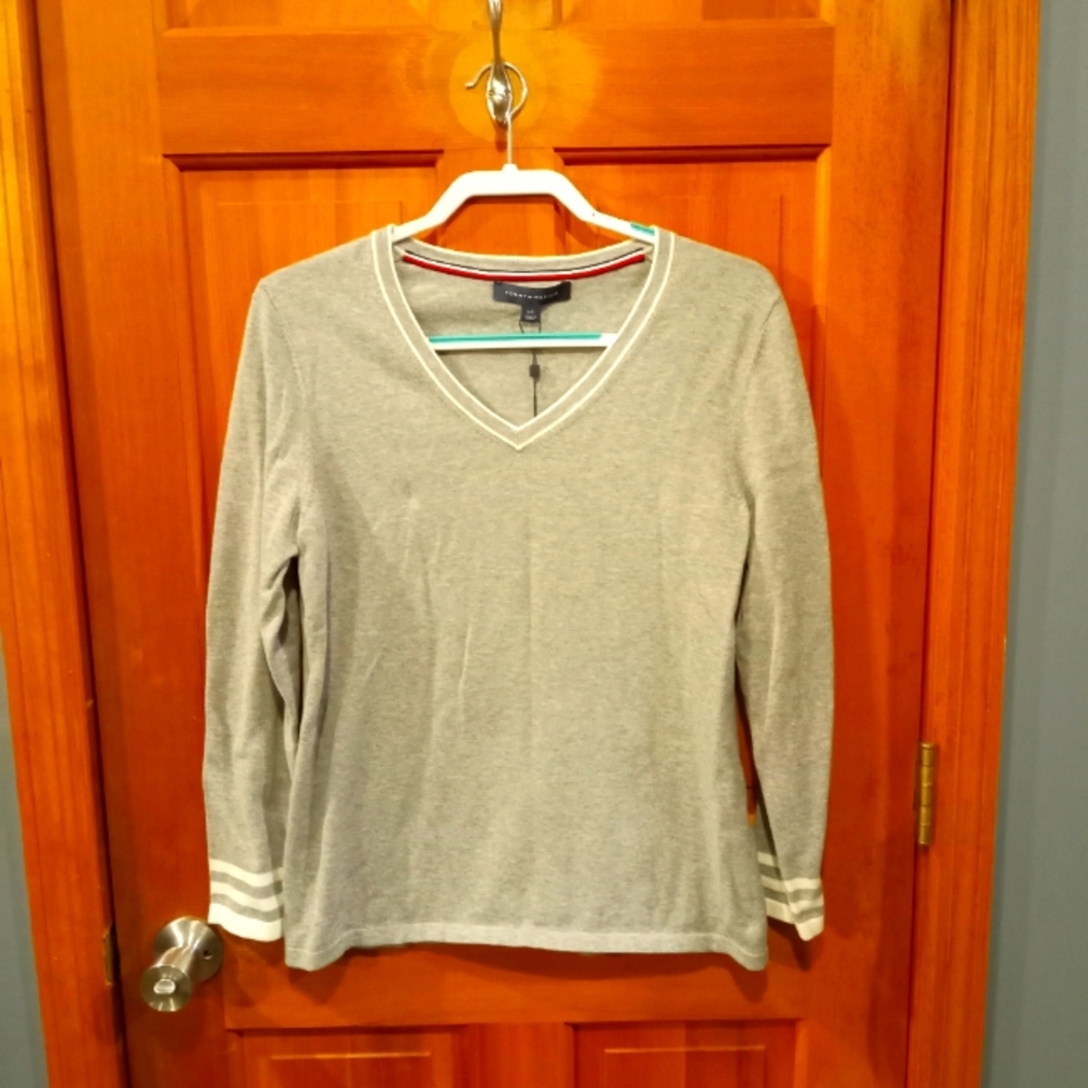 NWT Tommy Hilfiger grey sweater size L